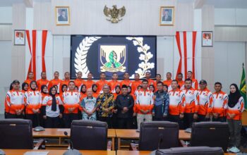 Sebanyak 32 pelajar calon anggota Pasukan Pengibar Bendera Pusaka (Paskibraka) Kabupaten Sukabumi tahun 2025 mengikuti kegiatan hearing bersama Ketua DPRD Kabupaten Sukabumi di Aula Rapat Gedung DPRD, Desa Citepus, Kecamatan Palabuhanratu, Kamis (7/8/2025).