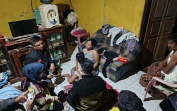 Sebanyak 32 anak dari delapan kampung di Desa Cipamingkis, Kecamatan Cidolog, Kabupaten Sukabumi, dilaporkan mengalami gejala mual, muntah, demam, diare, dan lemas setelah mengonsumsi makanan bergizi gratis (MBG) pada Rabu (6/8/2025).