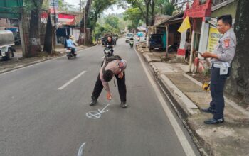 Kecelakaan maut terjadi di Jalan Raya Palabuhan II, Kampung Sampora, Desa Bojongraharja, Kecamatan Cikembar, Kabupaten Sukabumi, Sabtu (9/8) pagi. Seorang mahasiswa