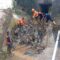 Personel BPBD saat melakukan penanganan TPT ambruk.(Foto: Untuk Radar Sukabumi)