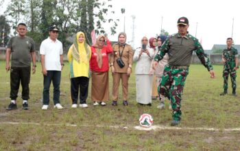 Sorak sorai penonton menggema di Lapangan Kodim 0607/Kota Sukabumi, Senin pagi (11/8), saat Turnamen Sepak Bola Dandim Cup 2025 resmi dibuka.