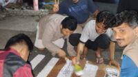 Mahasiswa KKN Nusa Putra Buat Zebra Cross di Titik Rawan Kecelakaan di Desa Karangpapak Sukabumi