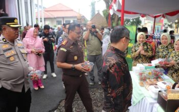 PASAR MURAH : Suasana pasar murah dan bazar UMKM di Gedung Pusat Kajian Islam – BAMBANG/RADARSUKABUMI