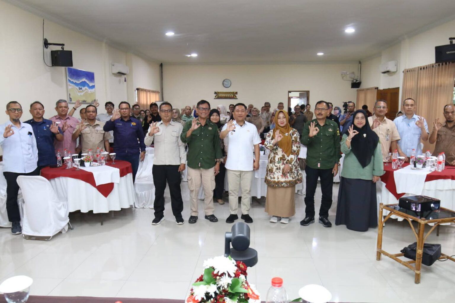 Sejumlah peserta saat mengikuti rakor TPPS Tingkat Kabupaten Sukabumi 2025 di Hotel Augusta Cikukulu, Kecamatan Cicantayan, Kabupaten Sukabumi, belum lama ini.