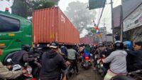 Evakuasi Dramatis Kontainer di Parungkuda, Lalu Lintas Lumpuh 3 Jam