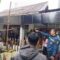 FT: BAMBANG/RADARSUKABUMI OLAH TKP: Sejumlah petugas Kepolosian saat melakukan olah TKP di Gang Ajid I, Kelurahan Gunungparang, Kecamatan Cikole, Kota Sukabumi, Kamis (14/8).