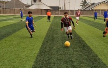 BERLAGA : DKUKM Kabupaten Sukabumi saat bertanding dengan Kemenag Kabupaten Sukabumi di Lapang Mini Soccer Gelanggan, Kecamatan Cisaat.