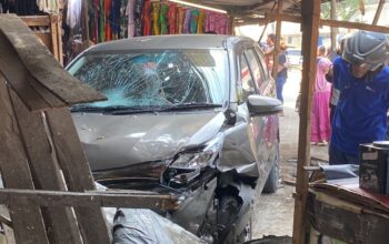 KECELAKAAN: Kecelakaan beruntun terjadi di Jalan Raya Tipar Gede, depan Toko Windi, Kelurahan Tipar, Kecamatan Citamiang, Kota Sukabumi, Senin (18/8).