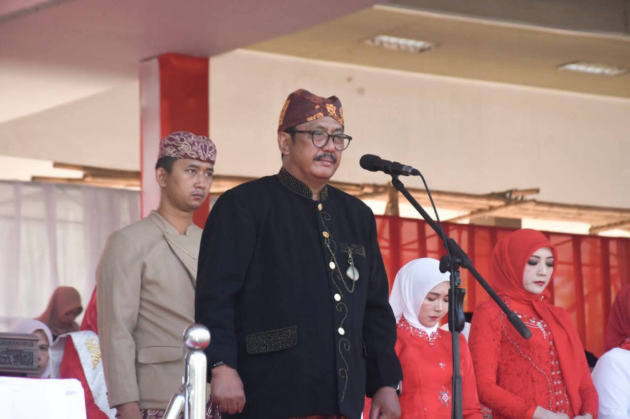Bupati Asep Japar