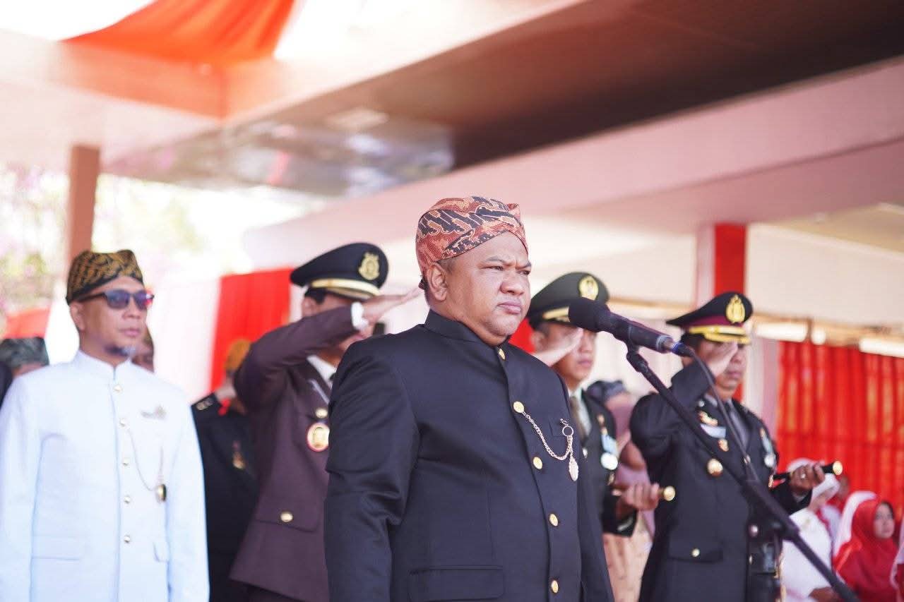 KETUA DPRD: Ketua DPRD Kabupaten Sukabumi, Budi Azhar Mutawali, saat menghadiri upacara HUT ke-80 RI.