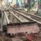 DIBANGUN: Jembatan di atas aliran Sungai Palasari, penghubung antar kampung di Desa Palasari Hilir, Kecamatan Parungkuda, Kabupaten Sukabumi, tengah diperbaiki, Senin (18/8).