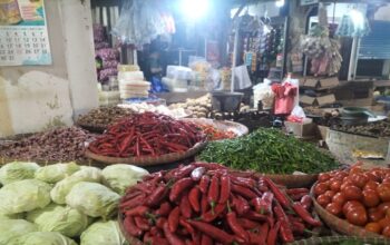 Dinas Koperasi, Usaha Mikro, Perindustrian dan Perdagangan (Diskumindag) Kota Sukabumi mencatat penurunan harga sejumlah bahan pokok di Pasar Pelita dan Pasar Tipar Gede