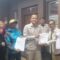 Puluhan Ketua RW yang tergabung dalam Forum Komunikasi Ketua Rukun Warga (RW) Kota Sukabumi mendatangi Gedung DPRD Kota Sukabumi, Selasa (19/8/2025).