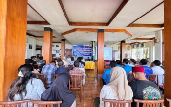 Suasana saat sosialisasi Barang Kena Cukai Hasil Tembakau (BKCHT) Ilegal yang berlangsung di Aula Hotel Bunga Ayu, Palabuhanratu. Rabu (20/8/2025).