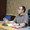 Sekda Ade Suryaman saat memimpin rapat dalam rangka program Jabar Berseka (Bersih, Sehat, Kayungyun, Asri, Hijau, Nyaman, dan Berkelanjutan) yang digagas Pemerintah Provinsi Jawa Barat.