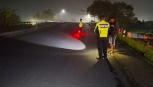 Truk Boks Kabur Usai Kecelakaan di Fly Over Cisaat, Dua Pemotor Luka-Luka