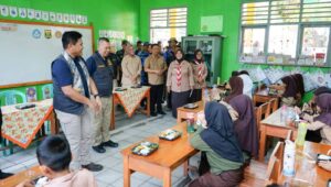 Program Obat Cacing Digulirkan, Pemerintah Kecamatan Cisolok Fokus Lindungi Anak