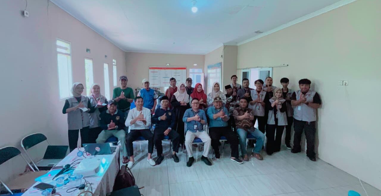 Mahasiswa Universitas Muhammadiyah Sukabumi (UMMI) yang tengah melaksanakan Kuliah Kerja Nyata (KKN) di Desa Cibaregbeg, Kecamatan Sagaranten, Kabupaten Sukabumi, menggelar kegiatan bertajuk Gerakan Hidup Sehat dengan BPJS Aktif dan Terpercaya, Jumat (22/8).