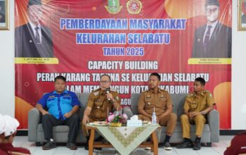 SAMBUTAN: Wali Kota Sukabumi, Ayep Zaki saat menghadiri pemberdayaan Karang Taruna di Kelurahan Selabatu, Senin (25/8).