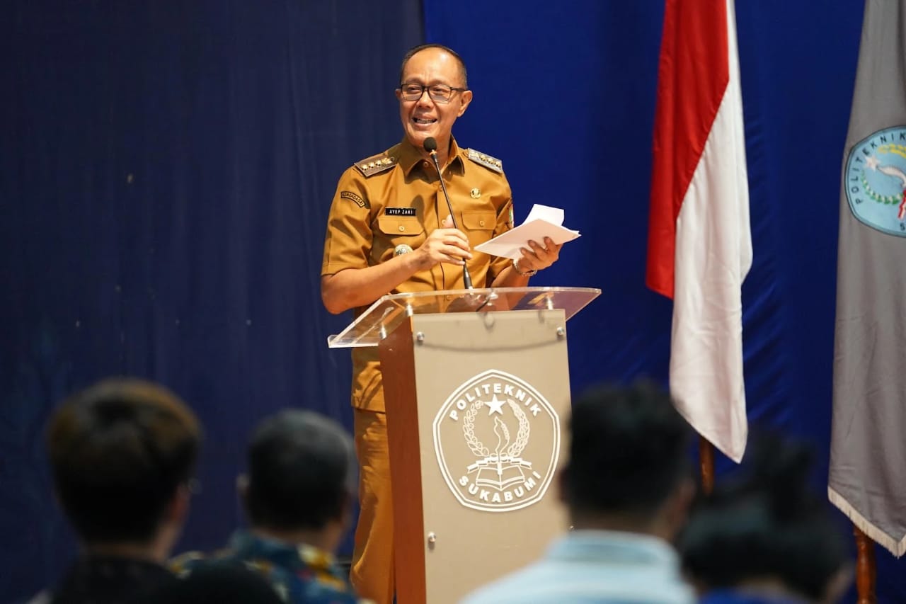 SAMBUTAN: Wali Kota Sukabumi, Ayep Zaki, menghadiri sosialisasi program magang kerja bagi mahasiswa ke Taiwan selama satu tahun yang digelar Disnaker Kota Sukabumi di Aula Politeknik Sukabumi, Senin (25/8).