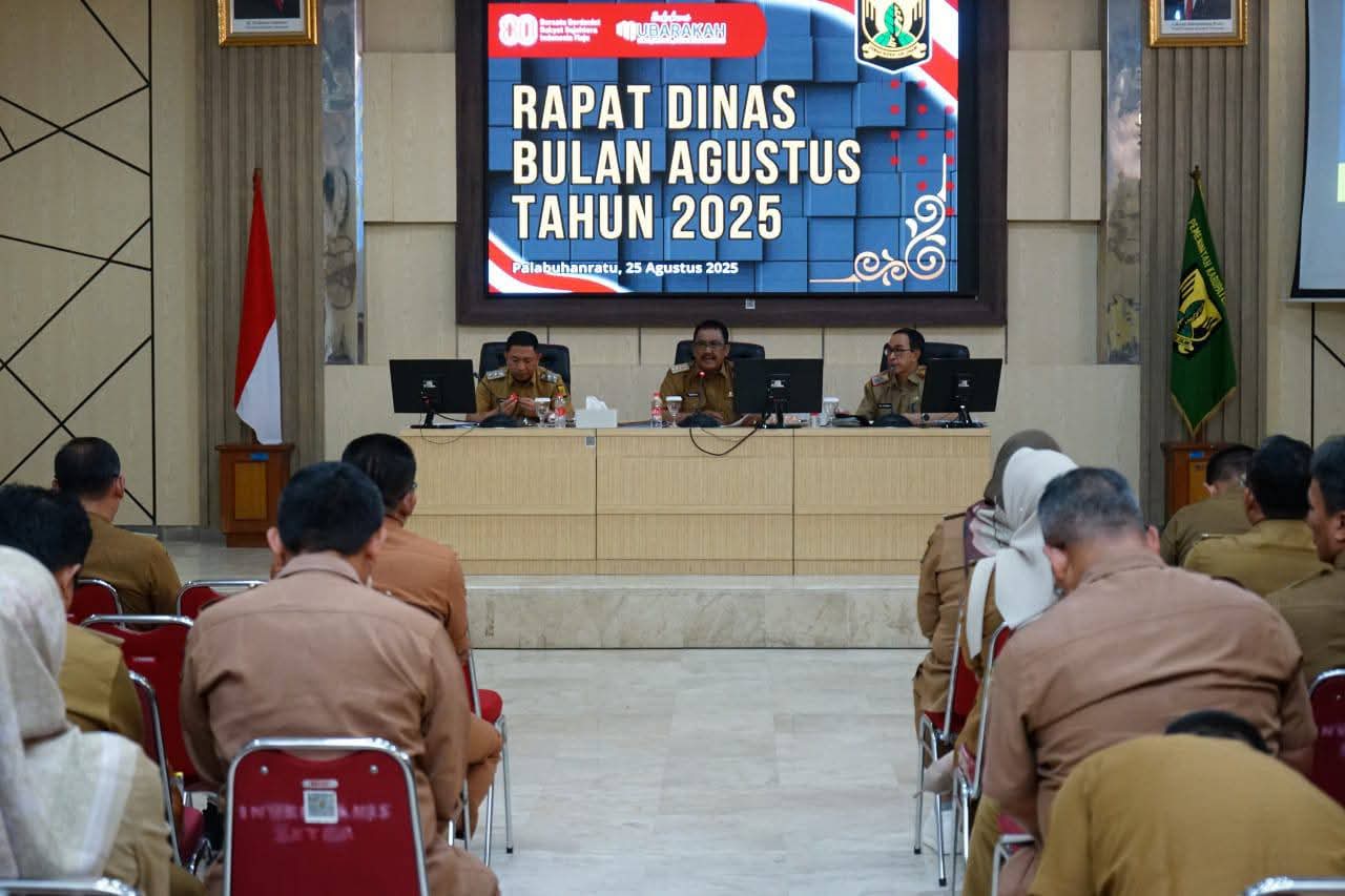 Suasana rapat dinas pemkab sukabumi di aula sekretariat daerah jalan Siliwangi no 10 Palabuhanratu dipimpin Bupati Asep Japar.