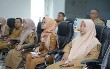 Suasana rapat koordinasi Pengendalian Inflasi bersama Kementerian Dalam Negeri (Kemendagri) secara virtual di Sekretariat Daerah jalan Siliwangi no 10 Palabuhanratu. Senin (25/8/2025).
