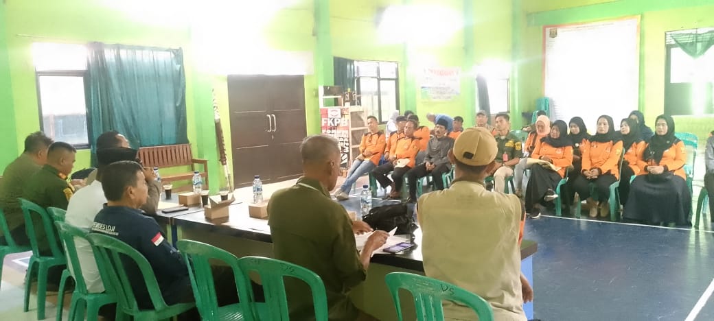 FOTO : NANDI/ RADARSUKABUMI Suasana saat menggelar sosialisasi penguatan sistem penyebaran informasi dan peringatan dini tsunami di Aula Desa Loji, Kecamatan Simpenan, Selasa (26/8/2025).