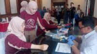 Dukung Program Kemanusiaan PMI, Ketua TP-PKK Kota Sukabumi Donorkan Darahnya