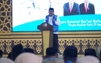 SAMBUTAN : Bupati Sukabumi, Asep Japar saat saat memberikan sambutan.