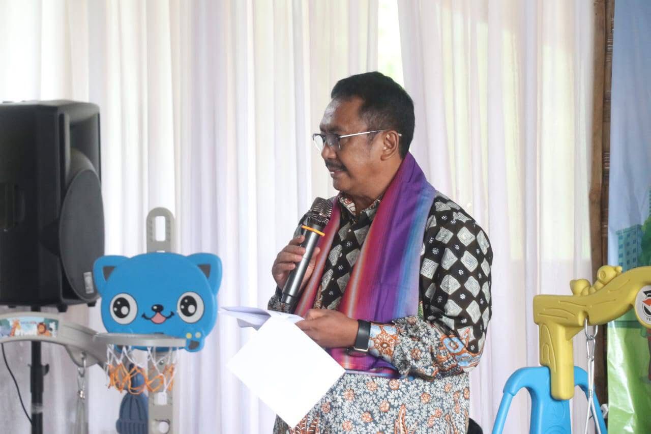 FOTO : UNTUK RADAR SUKABUMI SAMBUTAN : Bupati Sukabumi, Asep Japar saat memberikan sambutan di STC Desa Purwasari, Kecamatan Cicurug pada Kamis (28/8).