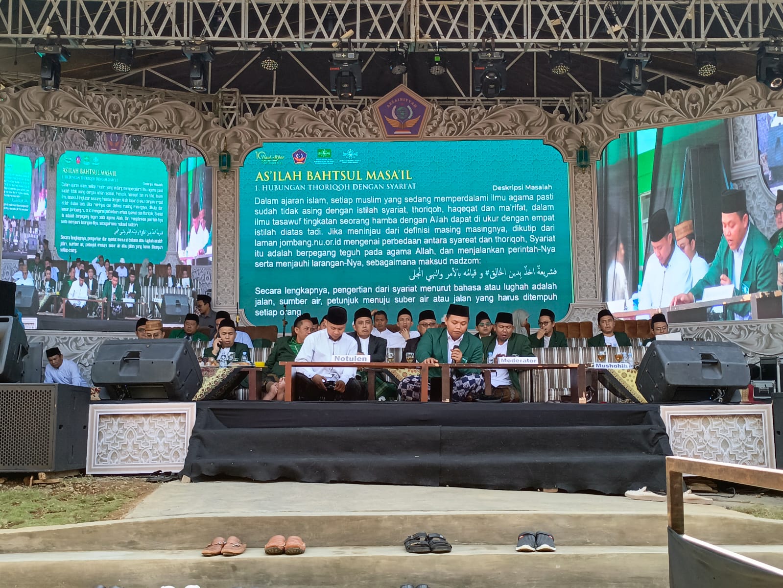 SAMBUTAN : Pimpinan Ponpes Azzainiyyah, Dr. KH. Aang Abdullah Zein, saat memberikan sambutan pembukaan Bahtsul Masail Zona 4 PWNU Jabar.