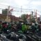 Ratusan pengemudi ojek online (ojol) di Sukabumi menggelar aksi solidaritas di depan Mapolres Sukabumi Kota pada Jumat (29/8/2025).