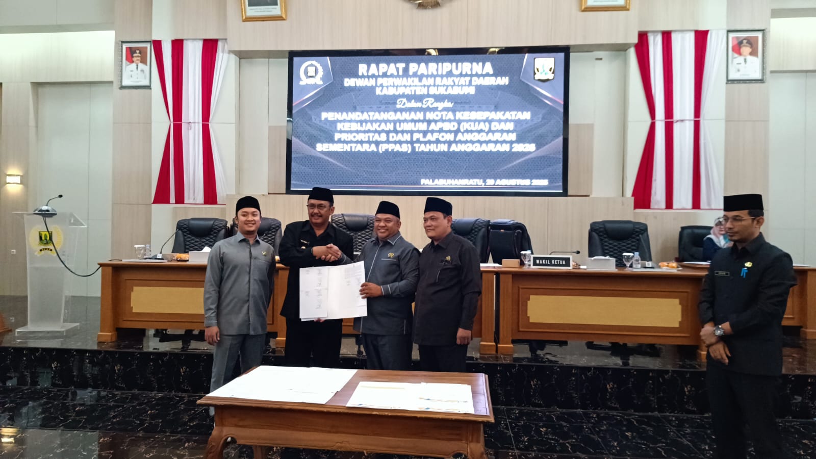 Suasana kesepakatan bersama mengenai Kebijakan Umum Anggaran (KUA) dan Prioritas Plafon Anggaran Sementara (PPAS) untuk tahun anggaran 2026.