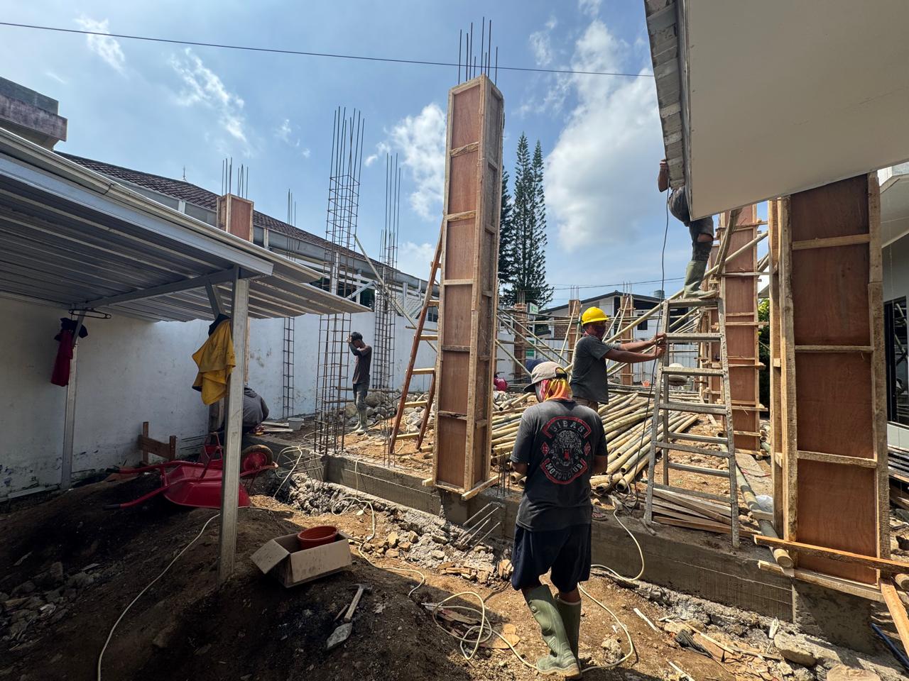 PEMBANGUNAN: Kondisi pembangunan Gedung Dewan Kerajinan Nasional Daerah (Dekranasda) Kota Sukabumi, Jumat (29/8).