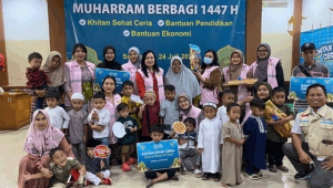 Dukung UMKM dan Pemberdayaan Ekonomi, YBM dan Srikandi PLN Sukabumi Salurkan Bantuan Gerobak dan Modal Usaha