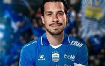 Persib Bandung kembali menunjukkan keseriusannya menghadapi musim kompetisi 2025/2026 dengan mendatangkan dua pemain anyar bertalenta internasional: Thom Haye dan Federico Barba.