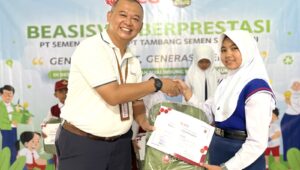 SCG Salurkan Beasiswa untuk 571 Pelajar Berprestasi di Sukabumi