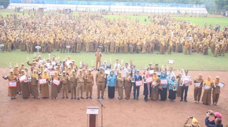 Pemerintah Kota (Pemkot) Prabumulih menggelar Apel Bulanan di Stadion Talang Jimar, Senin (8/9/2025).