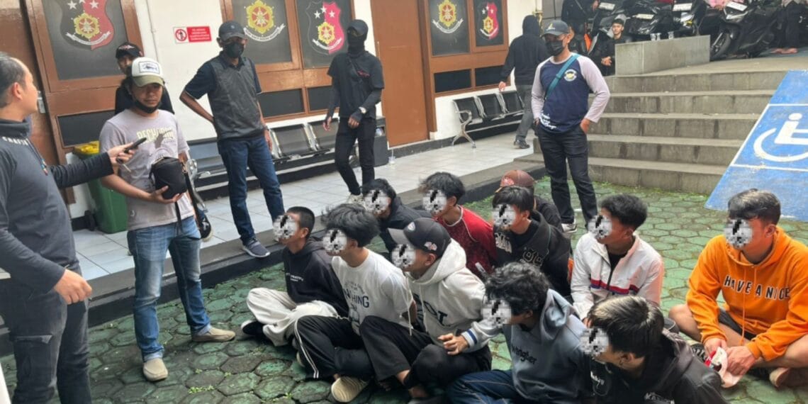 DIAMANKAN: Polres Sukabumi Kota mengamankan 13 peserta aksi unjuk rasa Gerakan Amarah Rakyat Sukabumi yang diduga berpotensi menimbulkan gangguan Kamtibmas, belum lama ini.