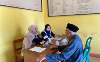 Mahasiswa Kuliah Kerja Nyata (KKN) ke-19 Universitas Muhammadiyah Sukabumi (UMMI) menggelar kegiatan Cek Kesehatan Gratis bagi warga Desa Sukajaya, Kecamatan Sukabumi, pada Rabu (14/8/2025).