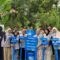 Kelompok 9 Kuliah Kerja Nyata (KKN) Universitas Muhammadiyah Sukabumi (UMMI) menyerahkan hasil lokakarya akhir berupa plang arah petunjuk jalan dan tong pembakaran sampah minim asap kepada masyarakat Desa Mekartani, pada Senin (1/9/2025).