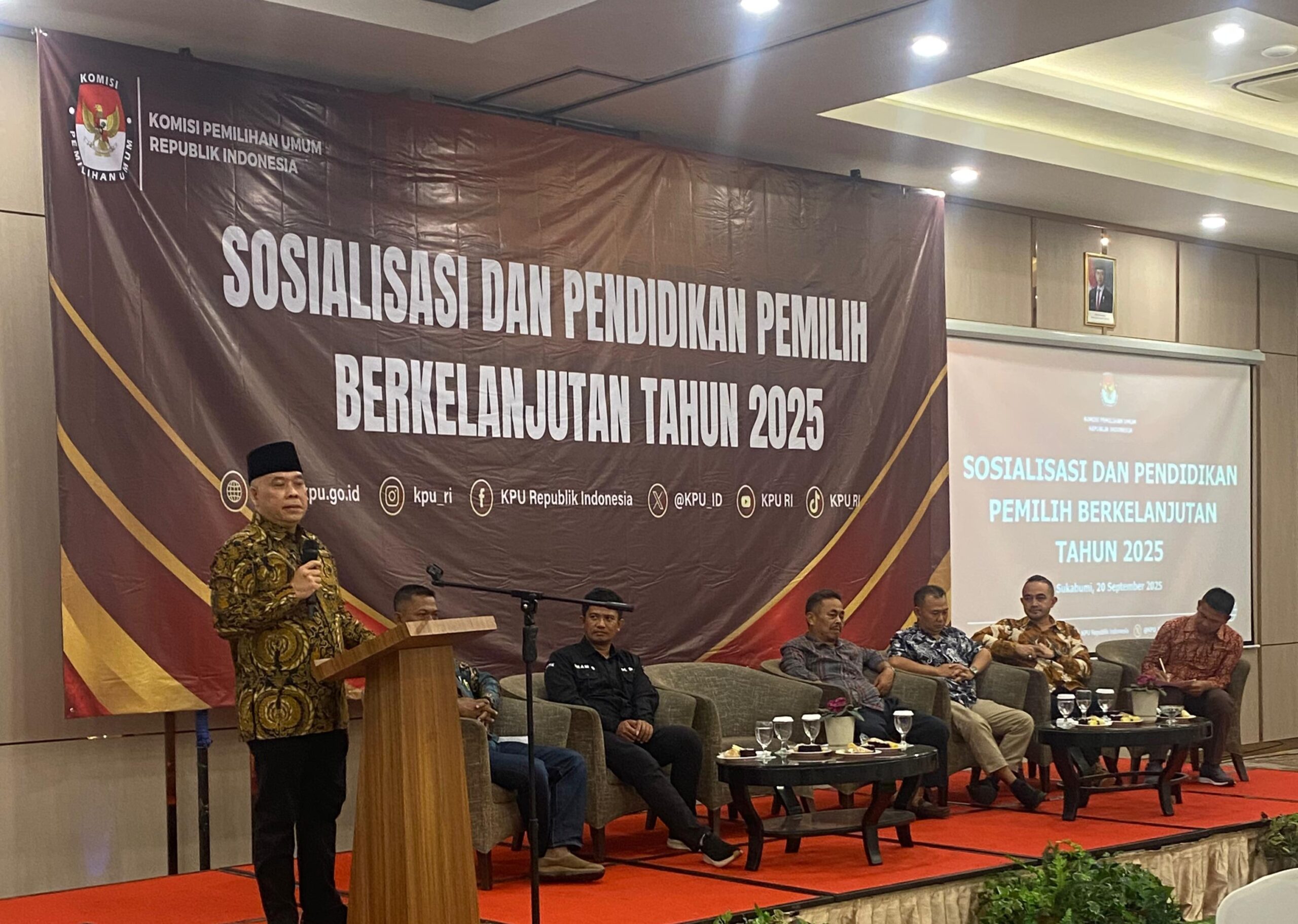 Anggota Komisi II DPR RI, Heri Gunawan, mengajak masyarakat Sukabumi untuk menjadi pemilih cerdas dalam rangka memperkuat kualitas demokrasi.