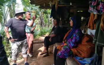 Sebuah video berdurasi 53 detik yang memperlihatkan kondisi memprihatinkan seorang warga Kampung Balekambang, RT 15/RW 07, Kedusunan Suradita, Desa Ciengang, Kecamatan Gegerbitung, Kabupaten Sukabumi, viral di media sosial.