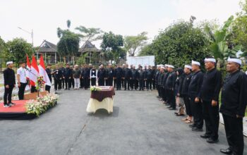 Sebanyak 10 pejabat eselon II dilantik Bupati Purwakarta Om Zein, Selasa (23/9). (foto: Istimewa)