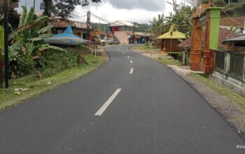 MULUS: kondisi ruas Jalan Sawit-Wanayasa di wilayah Batas Pawenang-Bojong Barat, Purwakarta, Rabu (10/9). (foto: ron's/Radar Sukabumi)