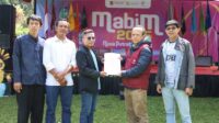 Rektor Nusa Putra University Serahkan SK Ikatan Alumni pada Penutupan MABIM 2025
