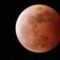 Bayangan bumi menutupi permukaan bulan saat terjadinya fenomena gerhana bulan total diamati di Taman Titi Banda Denpasar, Bali, Rabu (26/5/2021). Gerhana bulan yang disebut juga fenomena "Super Blood Moon" tersebut berlangsung sekitar 5 jam 5 menit dan dapat disaksikan dari seluruh Indonesia. (Nyoman Budhiana)