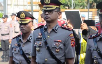 SERRIJAB: Polres Sukabumi Kota menggelar upacara serah terima jabatan (Sertijab) Wakapolres Sukabumi Kota dan pengukuhan Kasat Reskrim di halaman Mapolres Sukabumi Kota, belum lama ini.