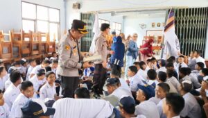 Polres Sukabumi Luncurkan Program MBG, Pelajar SMPN 1 Palabuhanratu Antusias