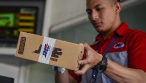 JNE Rayakan Hari Pelanggan dengan Program JLC Race 2025 Berhadiah Mobil Listrik